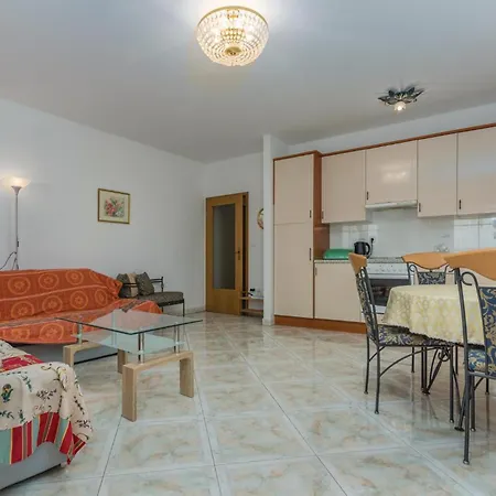 Cozy Apartment In Zambratija With Kitchen Exterior foto