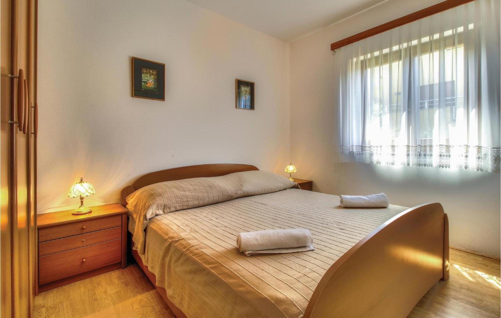 Cozy Apartment In Zambratija With Kitchen
