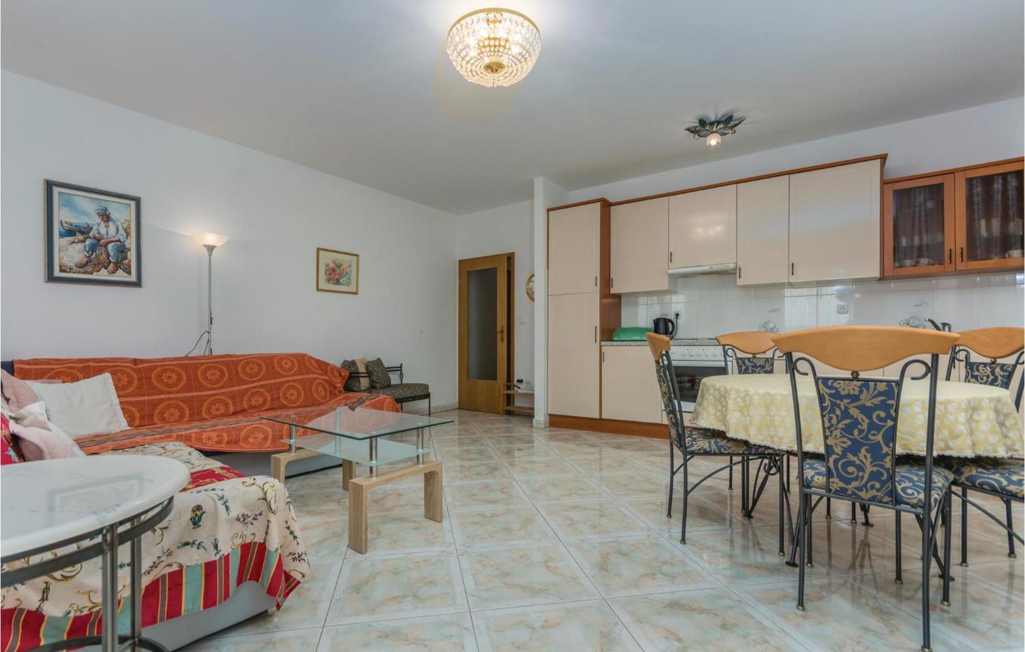 Cozy Apartment In Zambratija With Kitchen Apartment